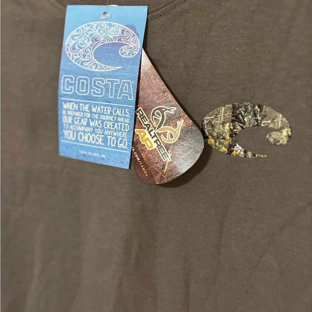 🆕 Costa Del Mar Camo Logo Graphic Tee Men’s Gray Short Sleeve Shirt & Logo Decal